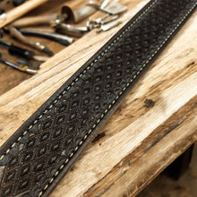 Load image into Gallery viewer, Dyed Vegtan Belt 1.5"