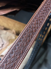 Load image into Gallery viewer, Dyed Vegtan Double shoulder
